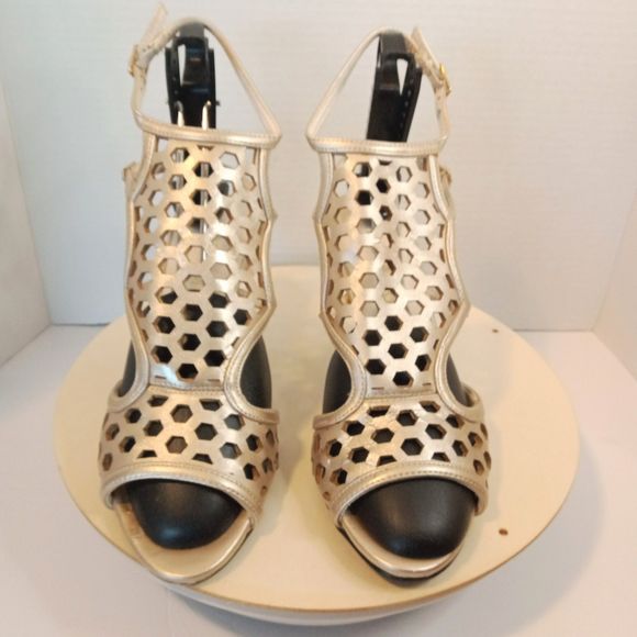 ANDIAMO Gold Double Strap Dressy Open Toe Women 3" Heels Size 7M - Picture 4 of 14